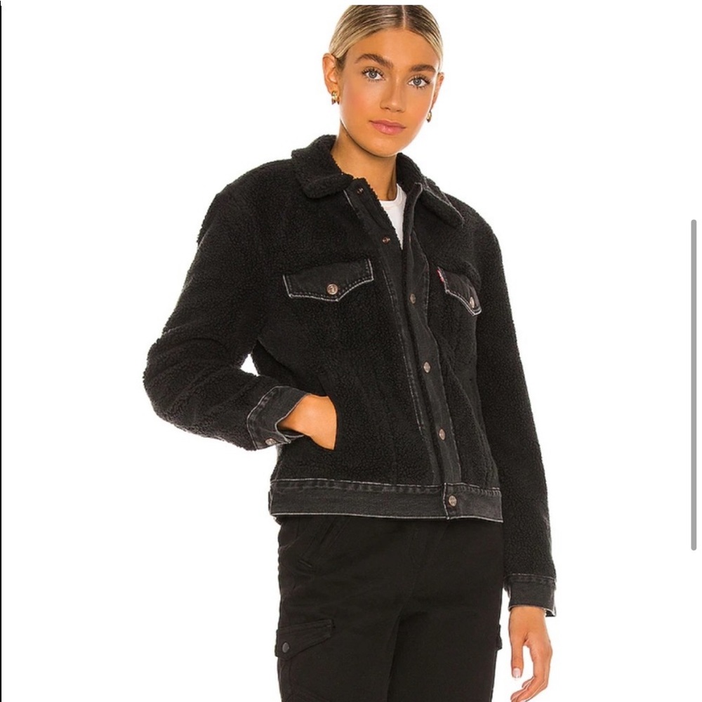 LEVI’S Sherpa Ex-Boyfriend Trucker Jacket NWOT
